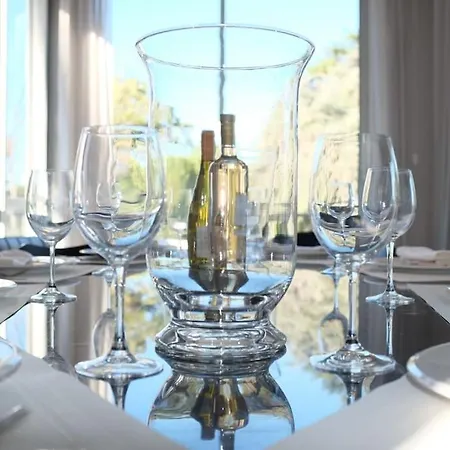 Villa Beautiful 5 Bedroom With Direct Sea View