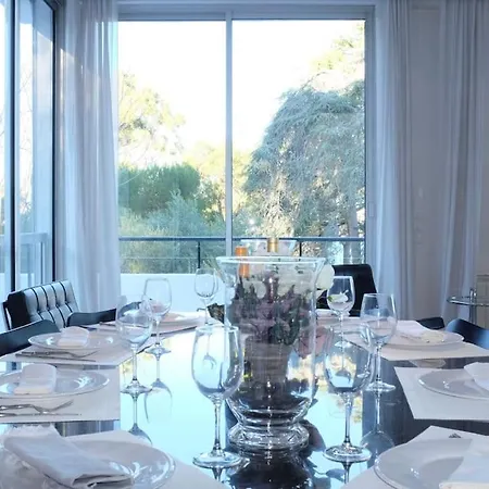 Beautiful 5 Bedroom With Direct Sea View Villa