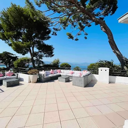 Beautiful 5 Bedroom With Direct Sea View *