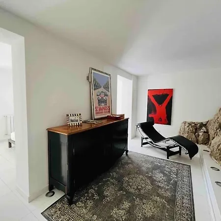 Beautiful 5 Bedroom With Direct Sea View Villa