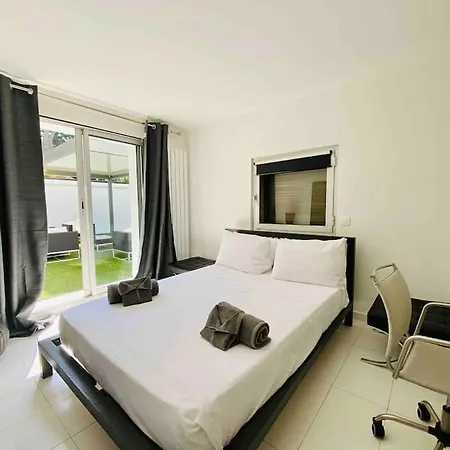 Beautiful 5 Bedroom With Direct Sea View Villa