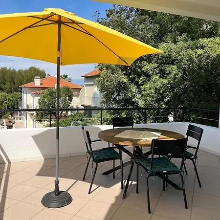 Beautiful 5 Bedroom With Direct Sea View *