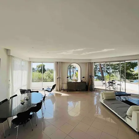 Beautiful 5 Bedroom With Direct Sea View