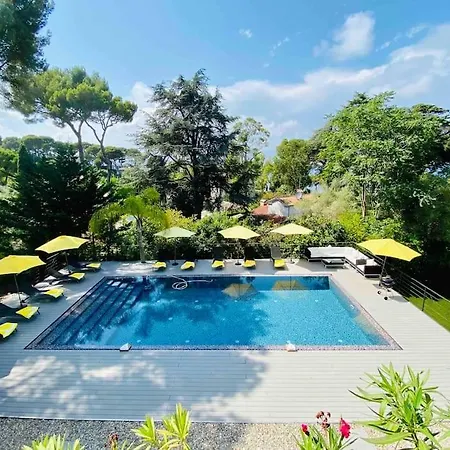 Villa Beautiful 5 Bedroom With Direct Sea View