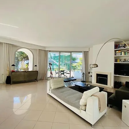 Beautiful 5 Bedroom With Direct Sea View